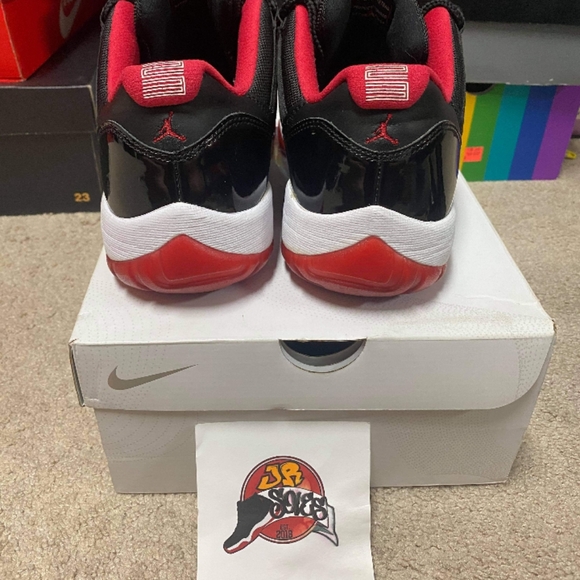 Clean pair of Jordan 11 bred lowa